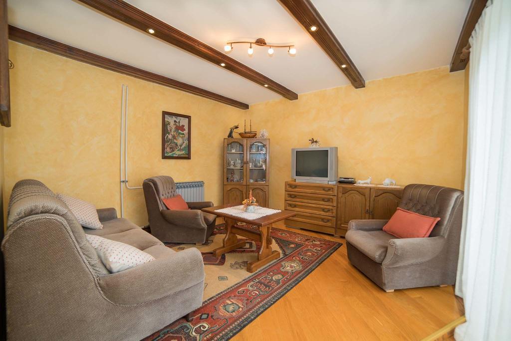 Apartment Anica *