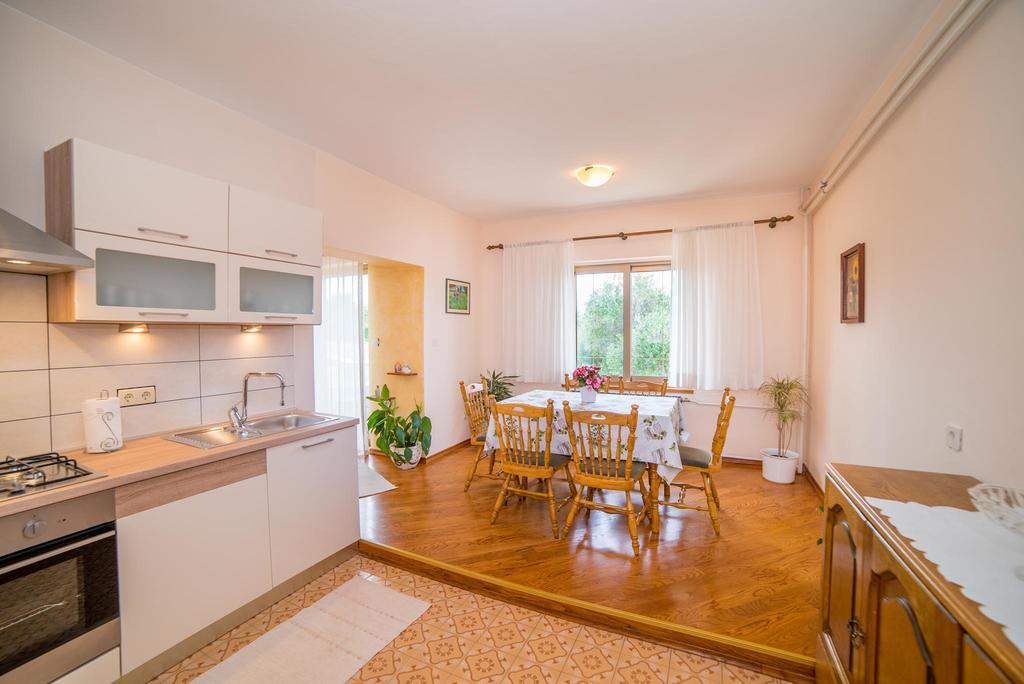 Apartment Anica *