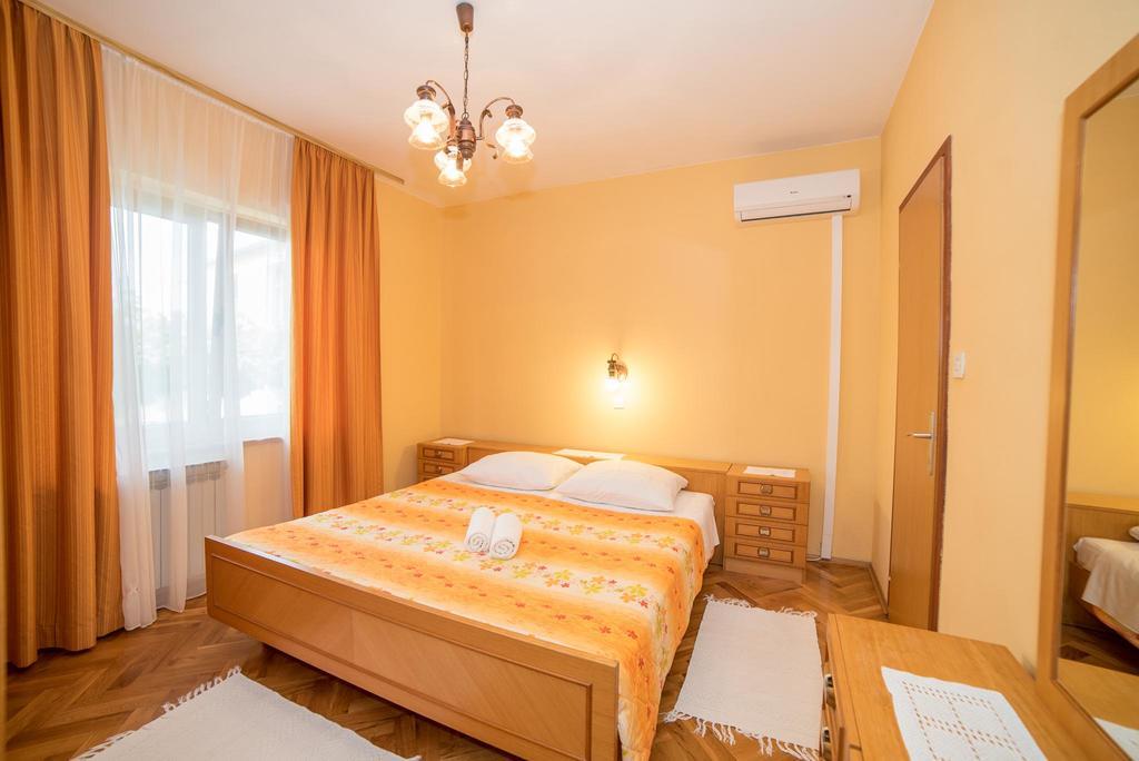 Apartment Anica *